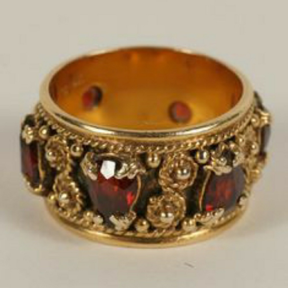 Looking for Vintage Antique Jewelry
